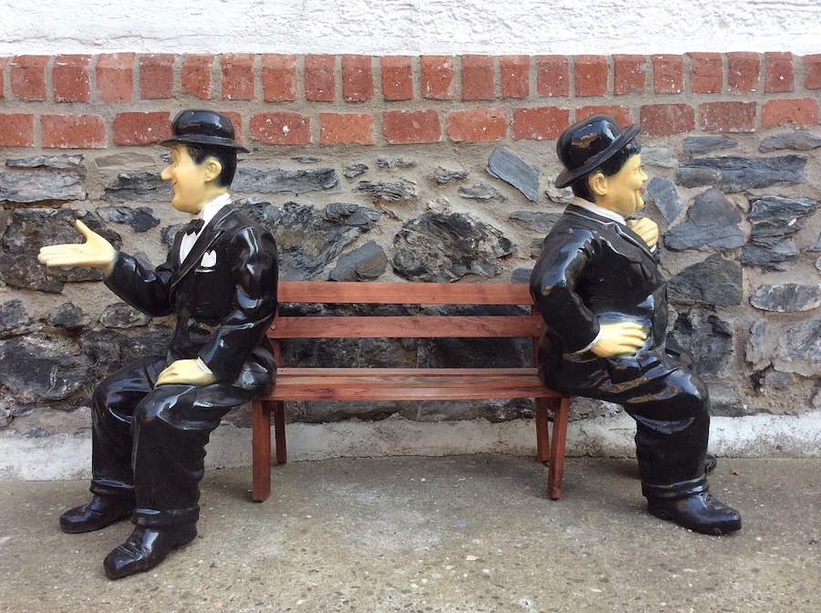 Models of Laurel and Hardy on a bench